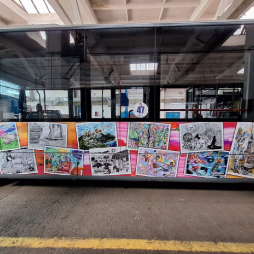Expoziție de artă pe autobuz, la Oradea