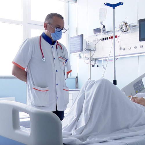 Rebeca a primit un transplant renal după o boală rară și gravă