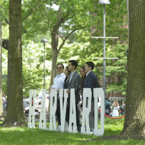 Trump suspendă temporar accesul studenților internaționali la Harvard din cauza unor motive de securitate