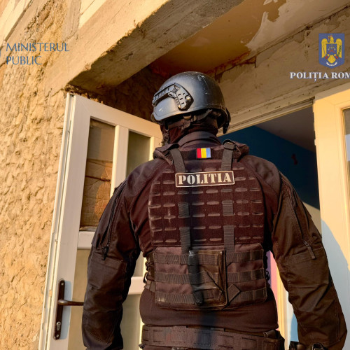 Zece arme și mai multe muniții confiscate în urma perchezițiilor din județul Botoșani
