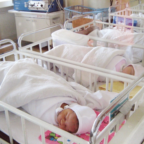 Spitalul Clinic de Copii din Brașov, un centru de referință în cercetarea pneumococului, a contribuit semnificativ la studiile despre această bacterie periculoasă pentru copii, potrivit newsbv.ro. Prof. Dr. Oana Falup-Pecurariu a vorbit despre eforturile depuse de echipa sa de peste un deceniu în această direcție, subliniind importanța acestor cercetări pentru sănătatea copiilor.