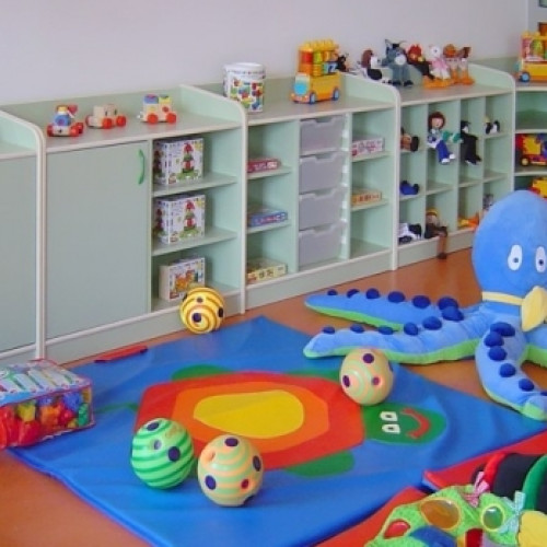 Primăria Sectorului 3 va extinde grădinița nr. 187 prin construirea unui nou corp cu funcție mixtă, pentru preșcolari și antepreșcolari, potrivit newsbucuresti.ro. Autoritățile locale menționează că această investiție vine ca răspuns la cererea mare de locuri pentru educație timpurie, iar integrarea unei creșe reprezintă o noutate pentru zona.