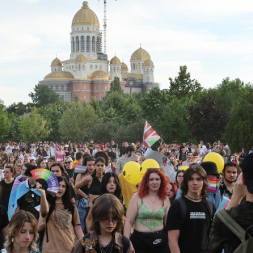 Patriarhia Română își exprimă dezaprobarea față de evenimentul Bucharest Pride, considerând că acesta este organizat în mod sfidător față de Rusalii, sărbătoare importantă pentru creștinătate. Potrivit unui comunicat citat de digi24.ro, patriarchia subliniază că evenimentul este total nepotrivit în contextul actual, marcat de tensiuni sociale și ideologii seculariste.