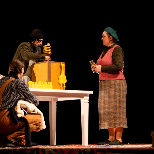 Teatrul "Mihai Eminescu" din Botoșani va invita în acest weekend la două spectacole interesante, notează botosaninews.ro. Sâmbătă, de la ora 19:00, publicul va putea urmări piesa „La Academie” de Alexandra Felseghi, regizată de Andrei Majeri, iar duminică, același ora, va avea loc spectacolul „Angajare de clovn” de Matei Visniec, în regia lui Ion Sapdaru.