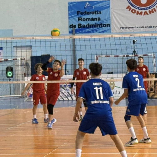 Turneul final al Campionatului Național de volei pentru juniori Under 13 a început miercuri, la Galați, și continuă până duminică. Potrivit unui articol de pe viata-libera.ro, echipa Clubului Arcada a pierdut în ultimul moment, cu scorul de 2-3, după ce a fost învinsă cu 14-16 în setul decisiv de către CS Ocna Mureș. Meciurile au avut loc în salile "Siderurgistul" și "Dunărea".