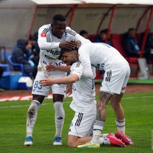 Selecționerul Daniel Pancu a anunțat lotul de 23 de jucători pentru Campionatul European Under 21 din 2025. Potrivit monitorulbt.ro, în lot se află și Zoran Mitrov de la FC Botoșani, iar clubul botoșănean a scris pe Facebook că îi ține pumnii jucătorului pentru această performanță.