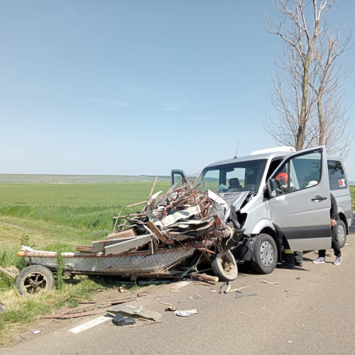 Doi răniți în accident rutier între Flamanzi și Păjenei