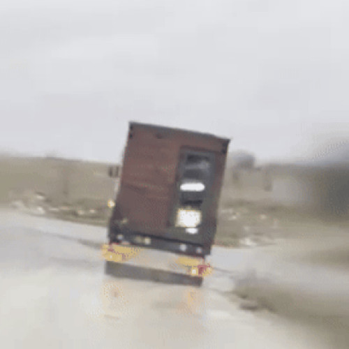 Canale media publică imagini cu TIR-uri ucrainene care transportă drone în Rusia