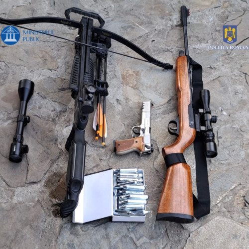 Arsenal confiscat de polițiștii din Neamț în cadrul unei operațiuni majore