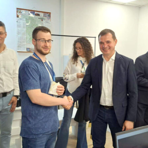 Deva devine primul oraș din județul Hunedoara care emite cartea electronică de identitate