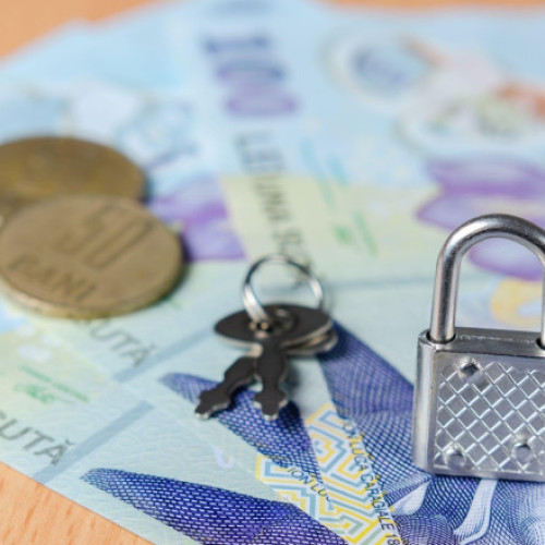 Fostul ministru al Finanțelor, Alexandru Nazare, a declarat joi, în cadrul unui eveniment, că reducerea deficitului trebuie să fie parte a unui plan de relansare economică a României, potrivit digi24.ro. El anticipează o perioadă dificilă de cel puțin 18 luni, dacă nu mai mult, denumind această perioadă „foarte dificilă”.