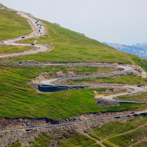 Circulația pe Transalpina, între Ranca și Curpat, se redeschide vineri, anunță CNAIR, potrivit digi24.ro. Oficialii menționează că traficul va fi permis doar pe timpul zilei, până la sfârșitul lunii iunie, și va fi închis pe timpul nopții în intervalul 20:00 - 09:00.
