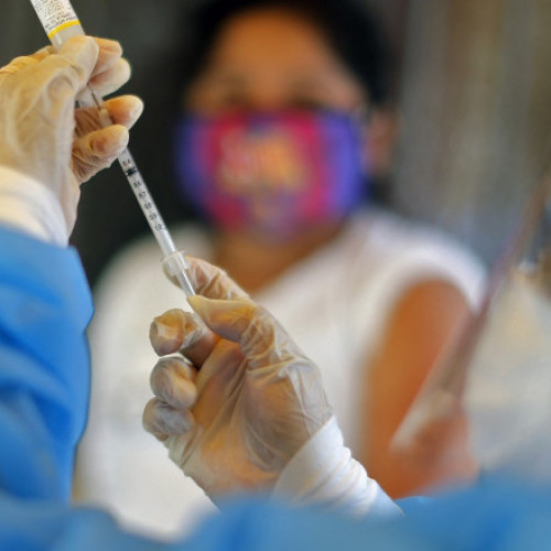 Cea mai mare epidemie de difterie din Europa occidentală din ultimii 70 de ani afectează populații vulnerabile, precum migranții și persoanele fără adăpost, relatează AFP citând studii recente. Potrivit cercetătorilor francezi, această creștere semnificativă a cazurilor a fost observată în 2022, iar analiza probelor de la 362 de pacienți din 10 țări arată că 98% dintre ei erau bărbați, cu o vârsta medie de 18 ani, și aproape toți migraseră recent, notează Agerpres.