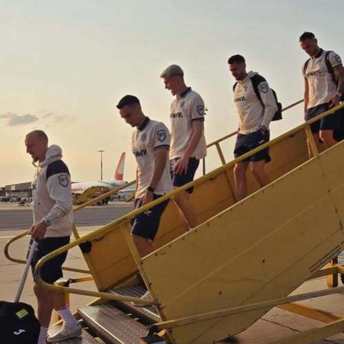 Echipa națională a României a ajuns la Viena pentru meciul cu Austria din preliminariile CM-2026, potrivit ziaruld­deiasi.ro. Tricolorii au făcut o călătorie de aproximativ 90 de minute cu avionul până în capitala Austriei.