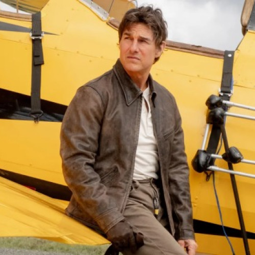 Tom Cruise stabilește un nou record mondial Guinness pentru cele mai multe salturi cu parașuta în flăcări