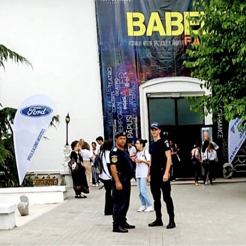 Jandarmii dambovițeni vor fi prezenți în mijlocul cetățenilor în perioada 7-15 iunie, în municipiul Târgoviște, unde vor avea loc activități cultural-artistice în cadrul Festivalului Babel 2025. Potrivit sursei damboviteanul.com, forțele de ordine se vor organiza pentru a asigura siguranța participanților și buna desfășurare a evenimentelor.