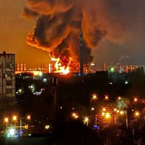 Rafinărie din Engels, cuprinsă de flăcări după un atac cu dronă din Ucraina