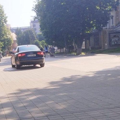 Un șofer surprins circulând pe Pietonalul Unirii din Botoșani