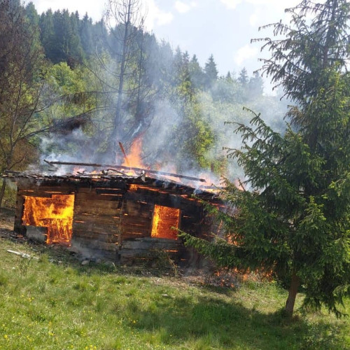 Bărbat de 41 de ani din Câmpeni, reținut pentru incendierea unei case nelocuite