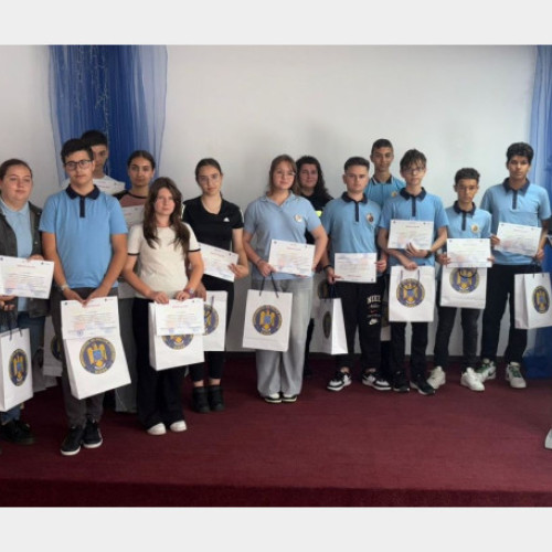 Elevii din Bihor, premiați pentru creație contra violenței școlare și traficului de substanțe interzise