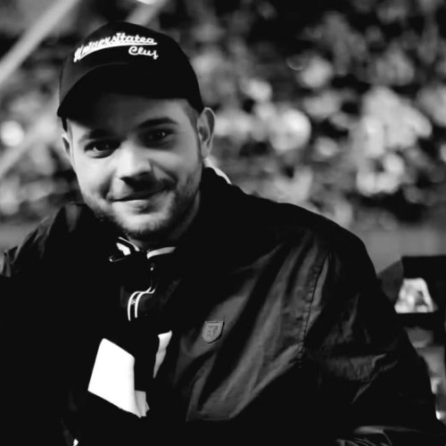 Un suporter devotat al universității Cluj, Costin Pascalau, a murit după o luptă grea cu o boală necruțătoare, notează stiridecluj.ro. El a fost mereu alături de echipă, la bine și la rău, și a fost considerat un suflet cald care a părăsit această lume prea devreme.