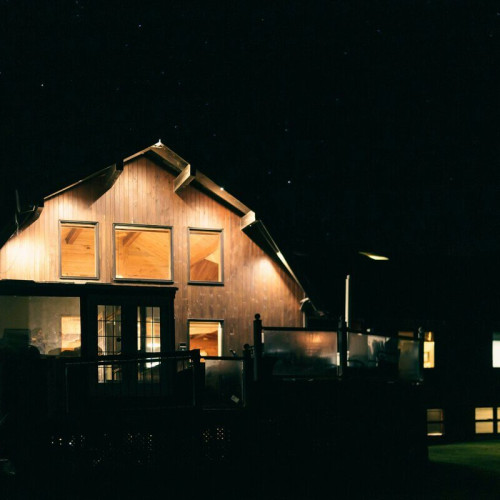 iluminatul inteligent cu proiectoare LED: beneficii și sfaturi pentru o casă modernă