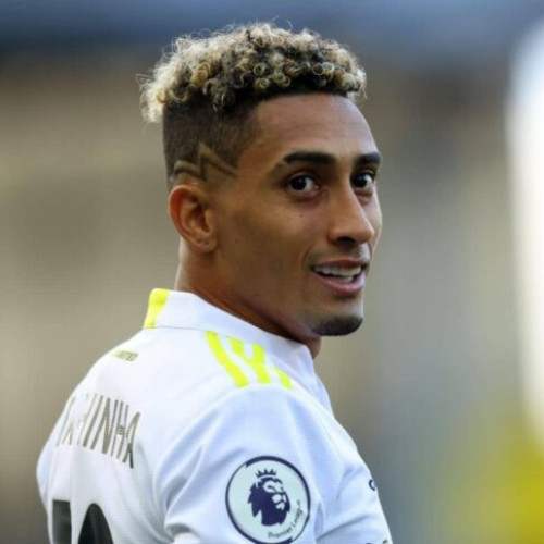 Raphinha, jucătorul brazilian de la FC Barcelona, a fost desemnat vineri cel mai bun fotbalist al sezonului din La Liga, potrivit agenției AFP. La vârsta de 28 de ani, sportivul a avut un sezon de excepție, contribuind semnificativ la succesul echipei sale printr-o performanță impresionantă,cu 18 goluri și nouă pase decisive.