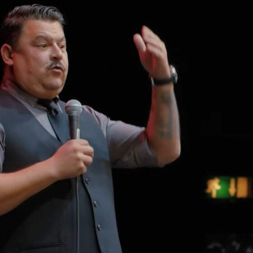 Mihai Bobonete și Mihai Rait susțin un spectacol la Alba Iulia în cadrul unui turneu național