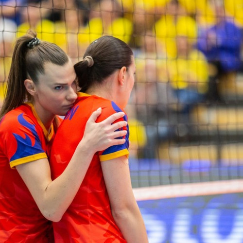 Naționala de volei a României, surprinzător, a pierdut vineri la Blaj în fața reprezentativei Ungariei, scor 2-3, în al treilea meci din Golden League 2025, potrivit ziaruldeiasi.ro. România a avut avantaj clar, conducând cu 2-0 la seturi și având trei mingi de meci în acel meci.