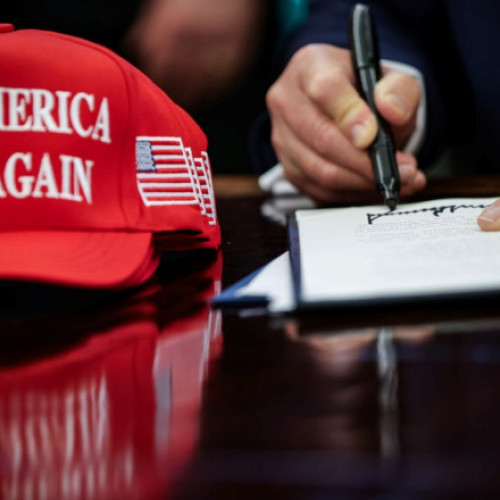 Administrația președintelui Donald Trump solicită Curții Supreme să îi permită continuarea încercărilor de desființare a departamentului Educației din SUA