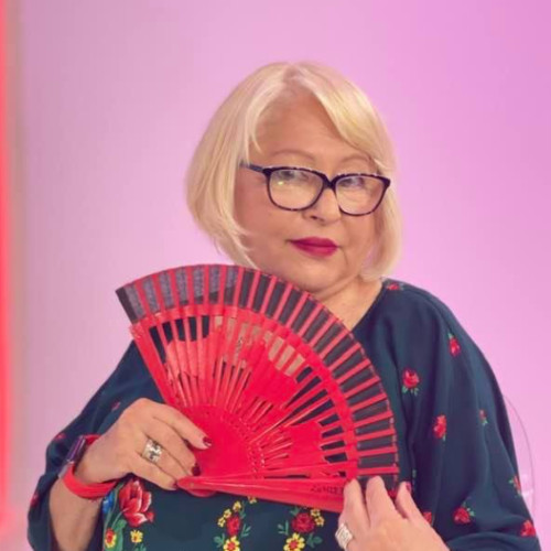 Mirabela Dauer a fost chemată la audieri de către DNA după ce a primit un loc de veci de la generalul Catalin Stefanita Zisu, fostul comandant al Logisticii Armatei, într-un cimitir administrat de MApN, relatează monitorulbt.ro. Artista a declarat pe Facebook că gestul a fost unul simplu, uman, pentru ca cei care i-au fost alături să aibă un loc de liniște după plecare.