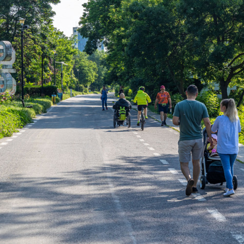 Primăria Galați a lansat licitația pentru modernizarea falezei Dunării, potrivit site-ului viața-libera.ro. Conform anunțului, proiectul „Revitalizarea turismului în Galați, prin valorificarea durabilă a elementelor de patrimoniu cultural și natural de pe faleză” are o valoare estimată de aproximativ 32,8 milioane de euro. Ofertele pot fi depuse până pe 7 iulie 2025, iar termenul de finalizare pentru proiectare este de trei luni, în timp ce execuția va dura 24 de luni.