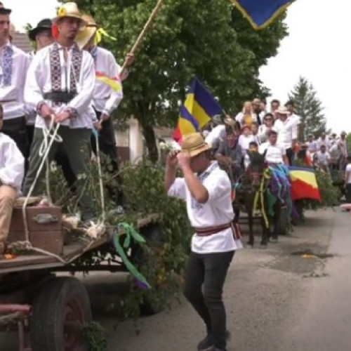 Feldioara sărbătorește Rusaliile cu tradiții și muzică într-un eveniment de 13 ani