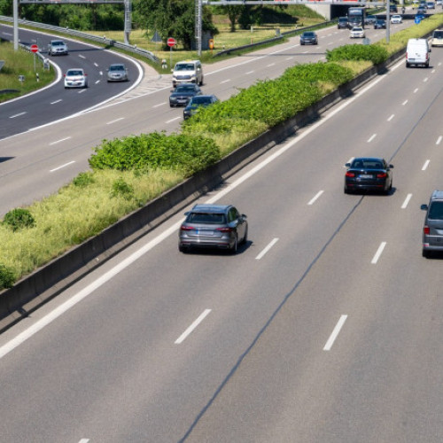 Restricții chinoze asupra exporturilor de metale rare afectează industria auto mondială