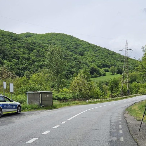 Politistii rutieri din Alba monitorizeaza traficul cu sistemul e-SIGUR pentru a preveni incalcarile regulilor de drum, conform informatiilor publicate de alba24.ro. Acest sistem foloseste dispozitive radar mobile pentru a detecta in timp real vehiculele care depasesc viteza sau incalca alte reguli de circulatie, noteaza IPJ Alba.