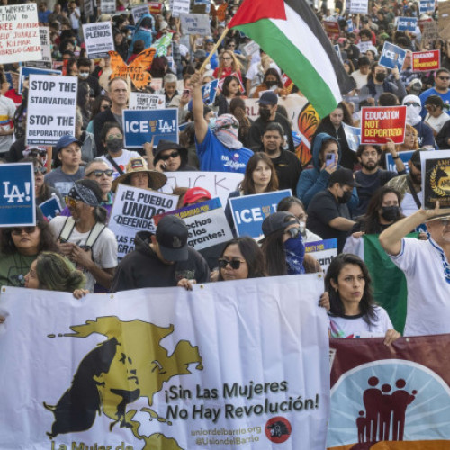 Confruntări tense în centrul orașului Los Angeles în urma raidurilor antiimigratie