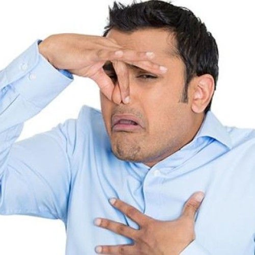 Locuitorii din cartierul Gheorgheni, zona Septimiu Albini, suferă din cauza unui miros insuportabil