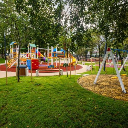 Clujenii cer instalarea de protecții solare în parcurile de joacă pentru copii