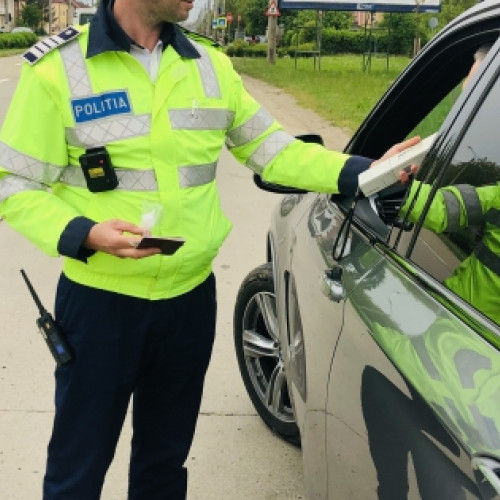 Doi tineri prinși fără permis de conducere în Neamț într-o singură zi