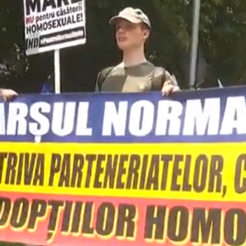 Marsul normalității s-a încheiat, în timp ce parada susținătorilor LGBT+ are loc mai târziu, potrivit newsbucuresti.ro. În cadrul evenimentului, sute de persoane s-au adunat la prânz în Piața Victoriei, purtând steaguri tricolore, icoane și cruci din lemn. La începutul marșului, participanții au pornit pe traseul Piața Universității - Piața Unirii - Patriarhie.