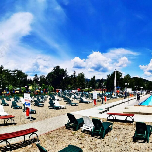 Primarul Piatra Neamț promite reabilitarea strandului, după ce l-a descris ca fiind o ruină în stare avansată de degradare