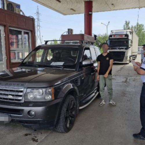 Mașină radiată din circulație, depistată la frontieră cu cetățean moldovean