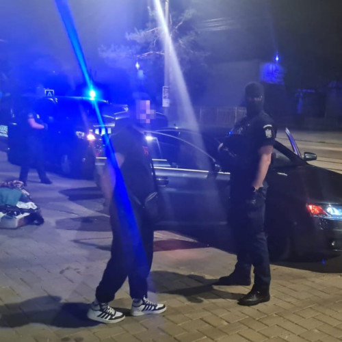 Bărbat reținut după ce a fost găsit cu pistol și muniție în portbagaj