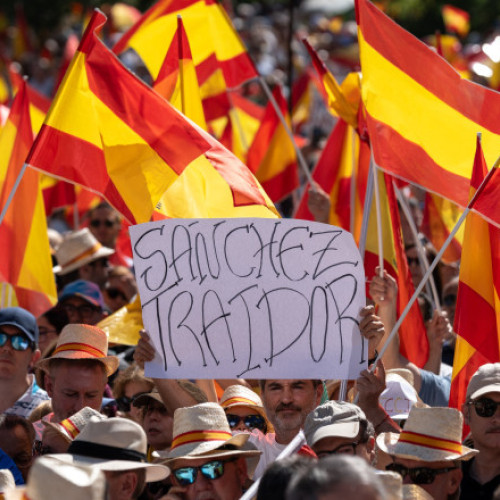 Mii de oameni protestează la Madrid împotriva guvernului lui Pedro Sanchez