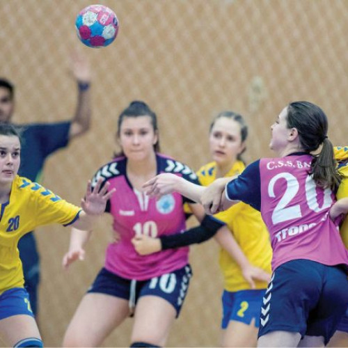 Echipa de handbal junioare 2 a CSM Ploiești s-a încheiat sezonul pe locul al 14-lea în clasamentul general, după ce a terminat pe poziția a 6-a la Turneul Final Speranță desfășurat la Caracal. În această competiție, formată dintr-un singur meci câștigat, fetele pregătite de Leonard Cristescu și Geta Opincariu s-au confruntat cu mai multe dificultăți, inclusiv absența unor jucătoare importante, cum ar fi Sara Curcan, Bianca Brinzaru, Ana Maria Filip și Diana Constantinescu, din motive diverse.