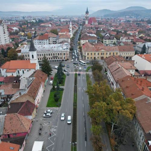 Firma din Argeș va încasa aproape 98.000 de lei pentru instalarea indicatorelor de viteză LED cu radar