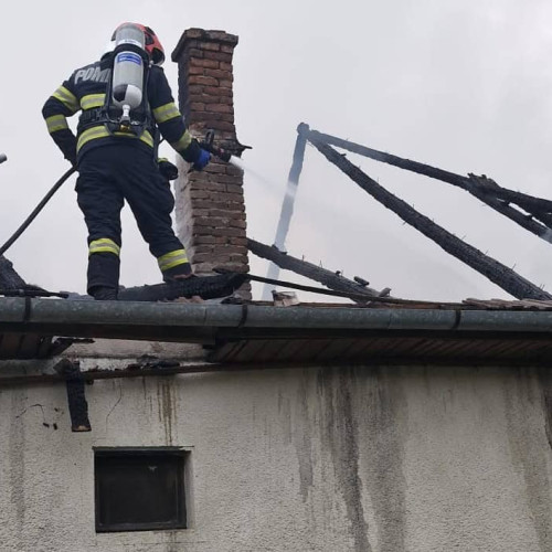 Un jandarm din Blaj a intervenit în cazul unui incendiu pe strada Golescu