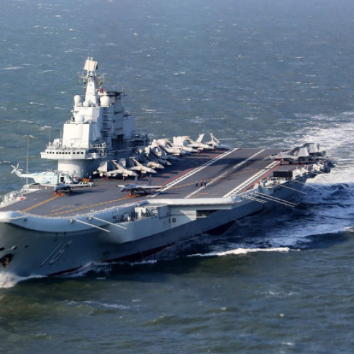 Portavionul chinez Liaoning a navigat pentru prima dată în apele de est ale insulei Iwo Jima, situată în Oceanul Pacific, au anunțat oficialii japonezi. Potrivit purtătorului de cuvânt al guvernului japonez, Yoshimasa Hayashi, această navigare a fost semnalată într-un briefing de presă la Tokyo. El a menționat că Japonia va intensifica supravegherea și va colecta informații pentru a monitoriza activitățile regimului chinez.