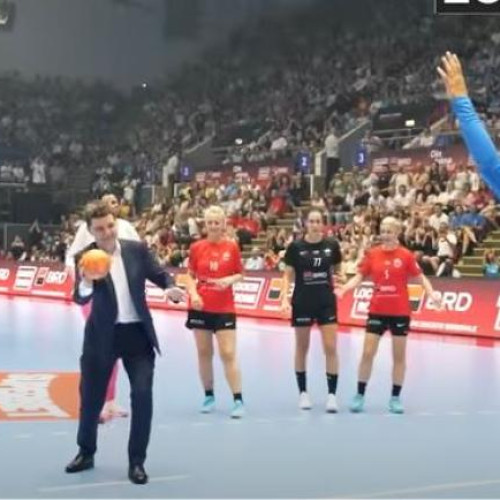 Nicusor Dan, la meciul de retragere al Cristinei Neagu