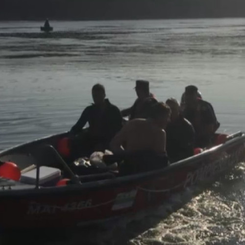 bărci răsturnate pe râul Argeș: doi oameni dispăruți după o furtună